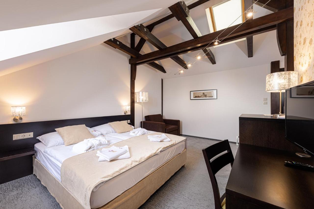 Deluxe Double Room with Extra Bed