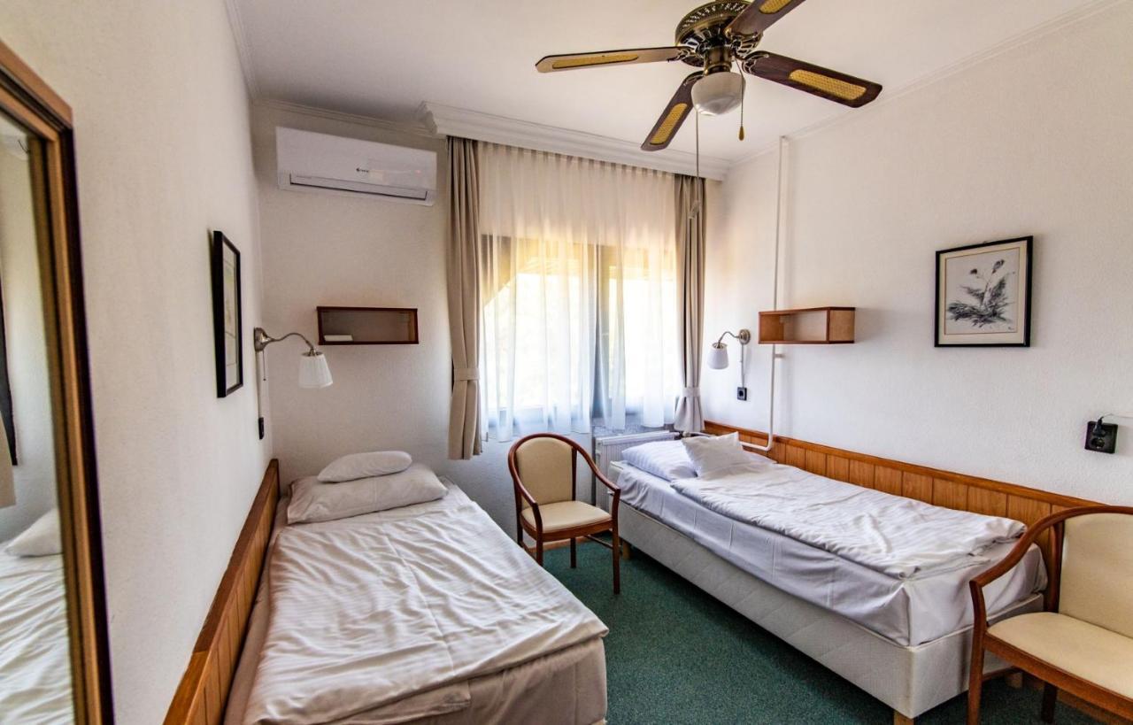 Economy Twin Room