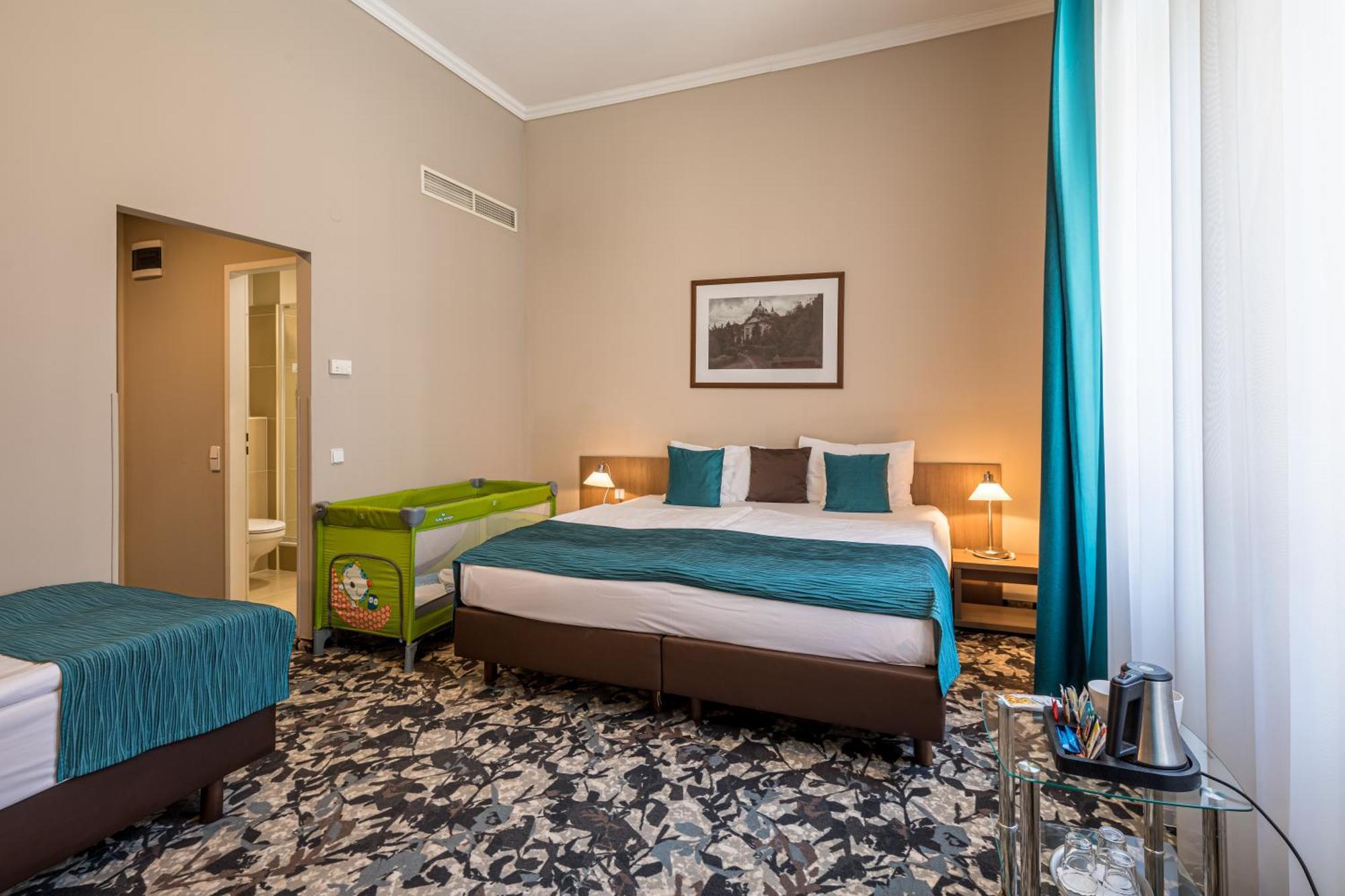 Triple Room,1550769622:JPEG