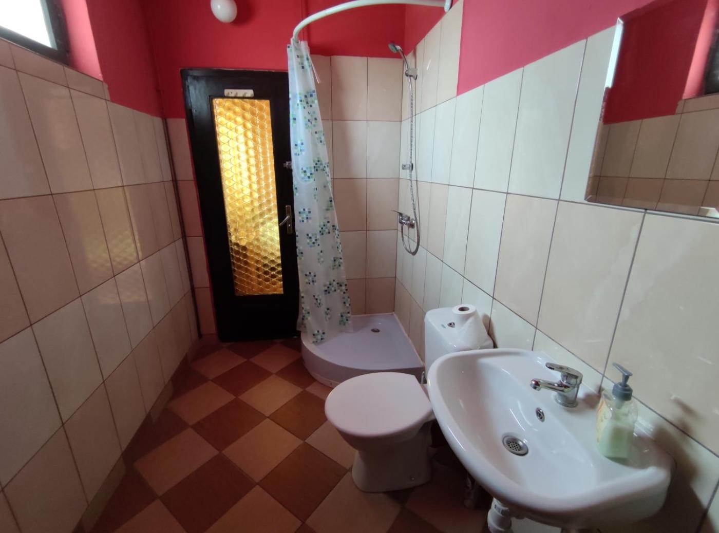 Quadruple Room Bathroom,1682963337:JPEG