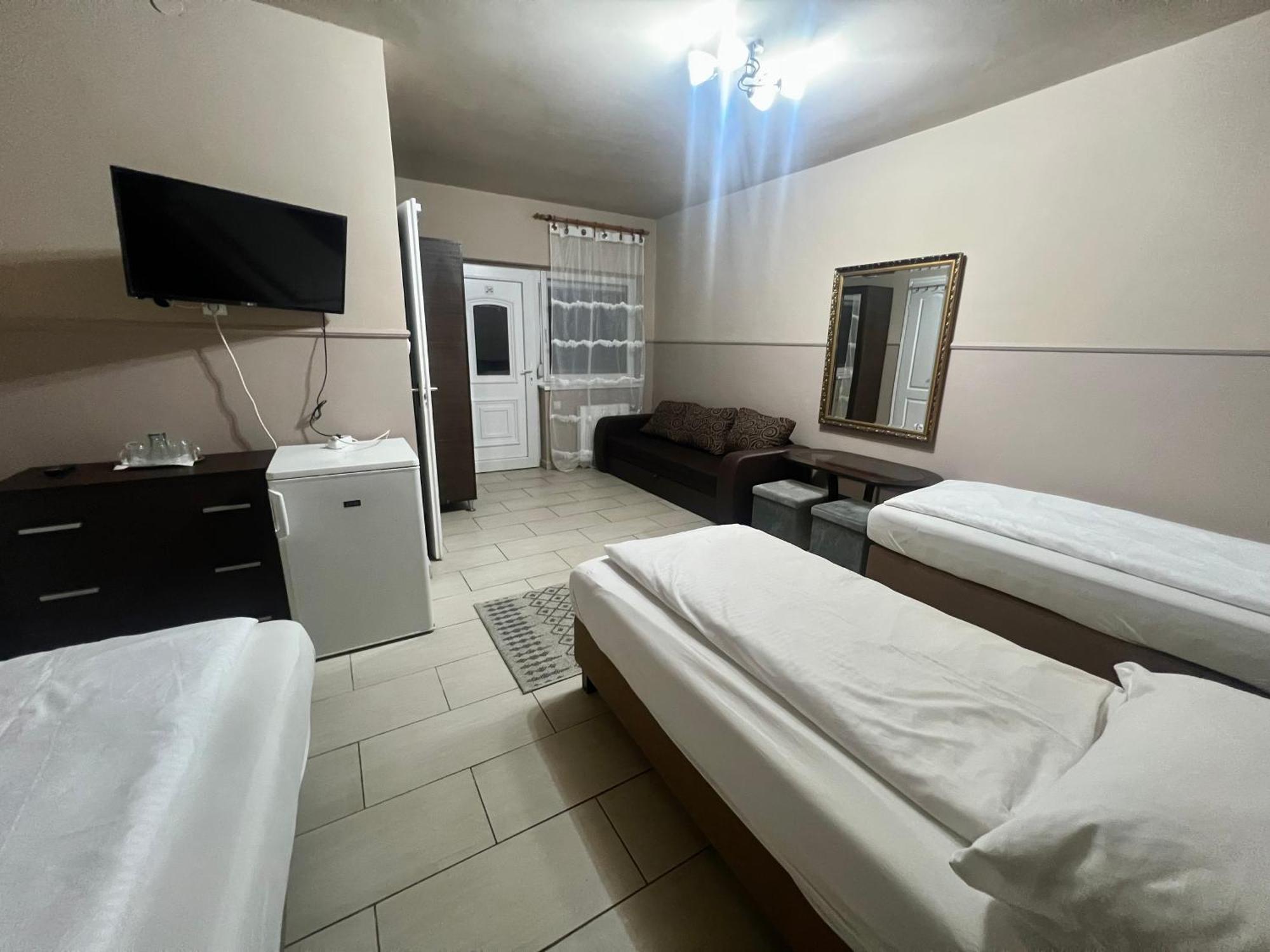 Double or Twin Room,1644418144:JPEG