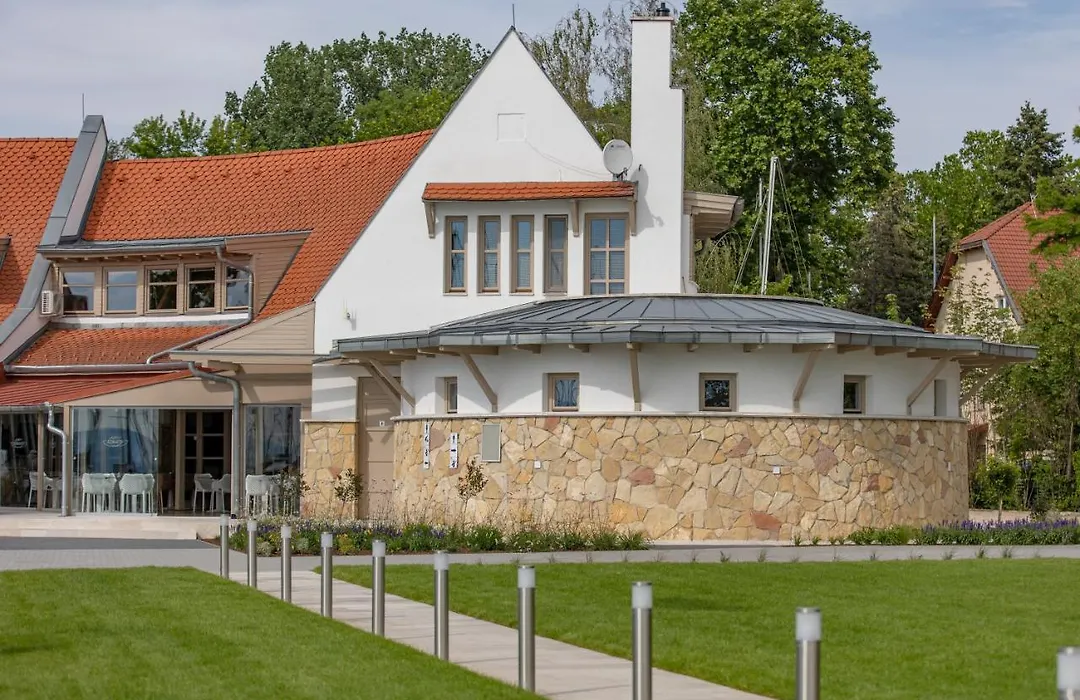 Balatonfoi Yacht Club-1