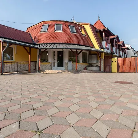 Margareta Apartman Es Ueduelohaz-2