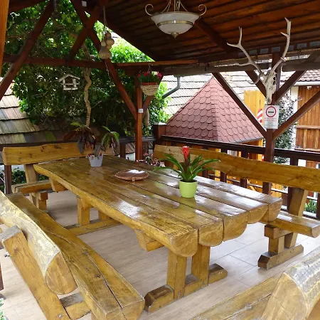 Alabardos Panzio Es Apartmanhaz-3