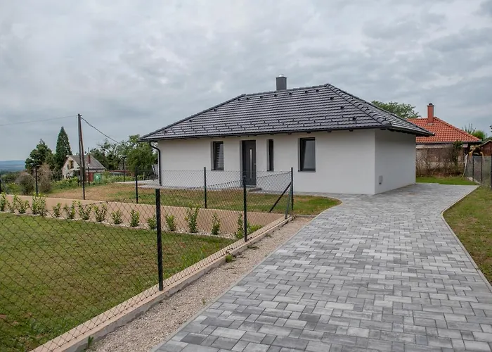 Bridgiet Home Apartman