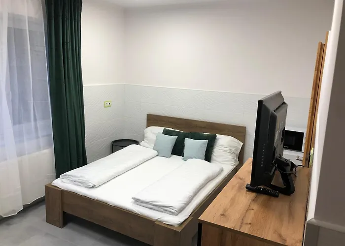 Levél 1 Emelet És Garden Szuterén Önálló