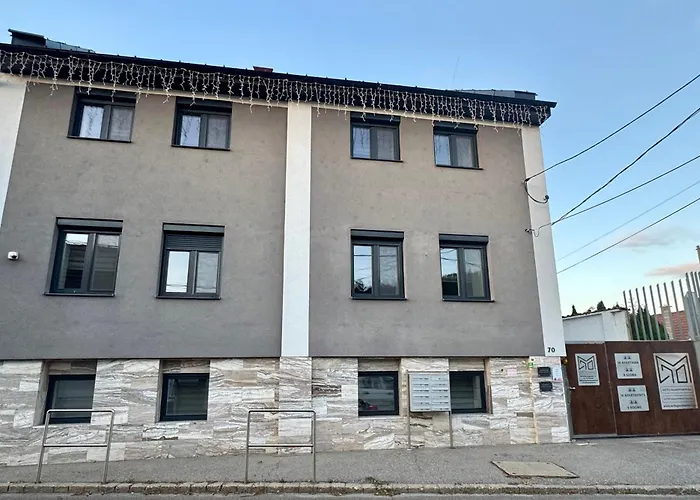 M70 Apartmanhaz