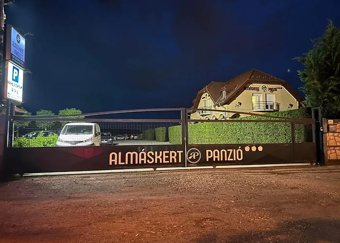 Budapest Airport Almaskert Panzio