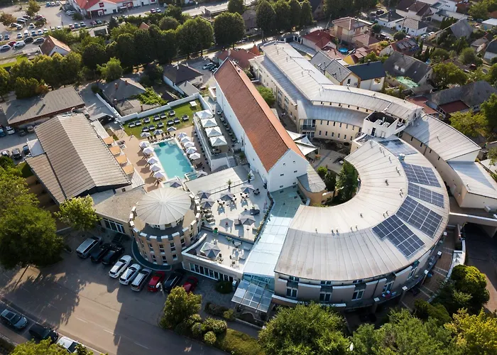 Ce Plaza Hotel